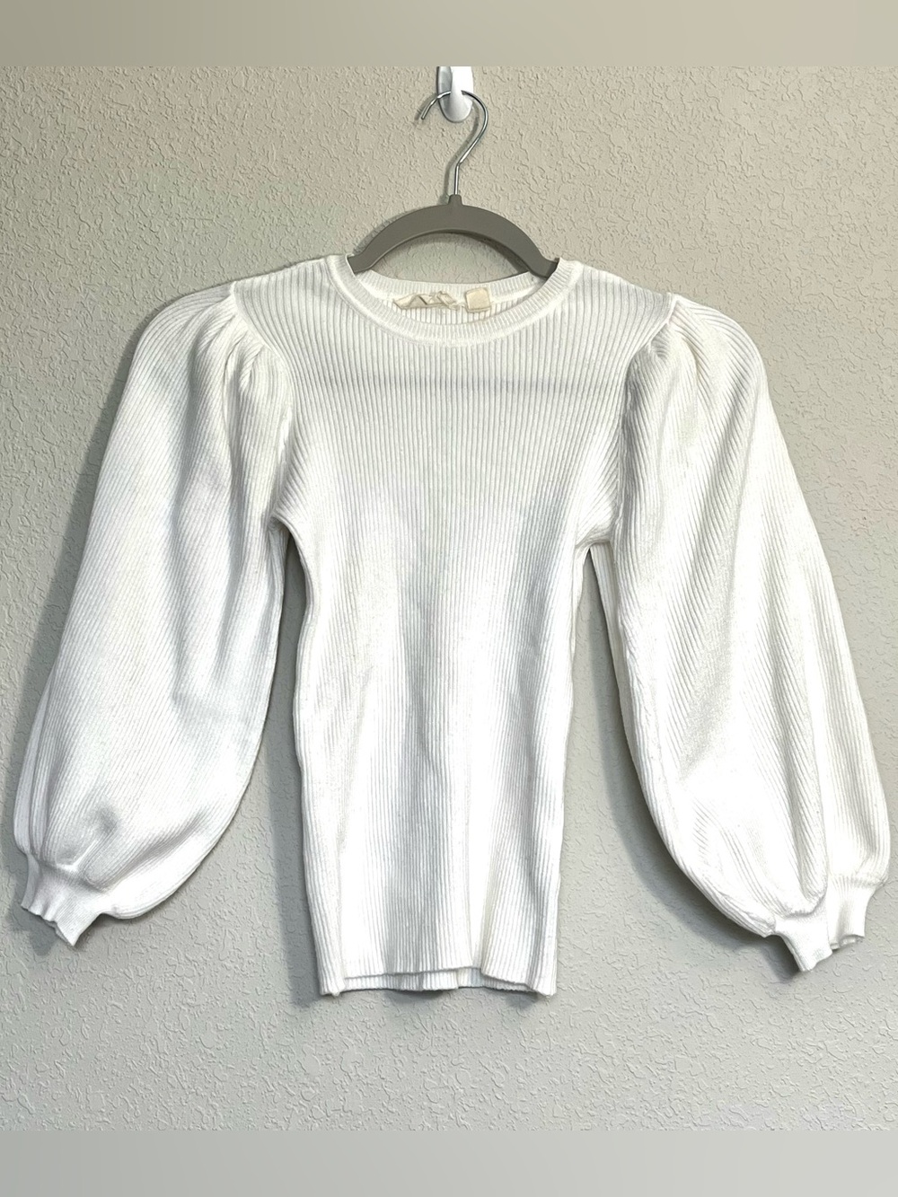 White Ribbed Sweater Puff Balloon Sleeves Womens XS Soft Girl Minimalist Chic